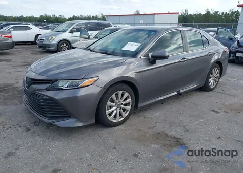 2020 Toyota Camry Le z USA, uszkodzony, nr VIN 4T1C11AKXLU887521
